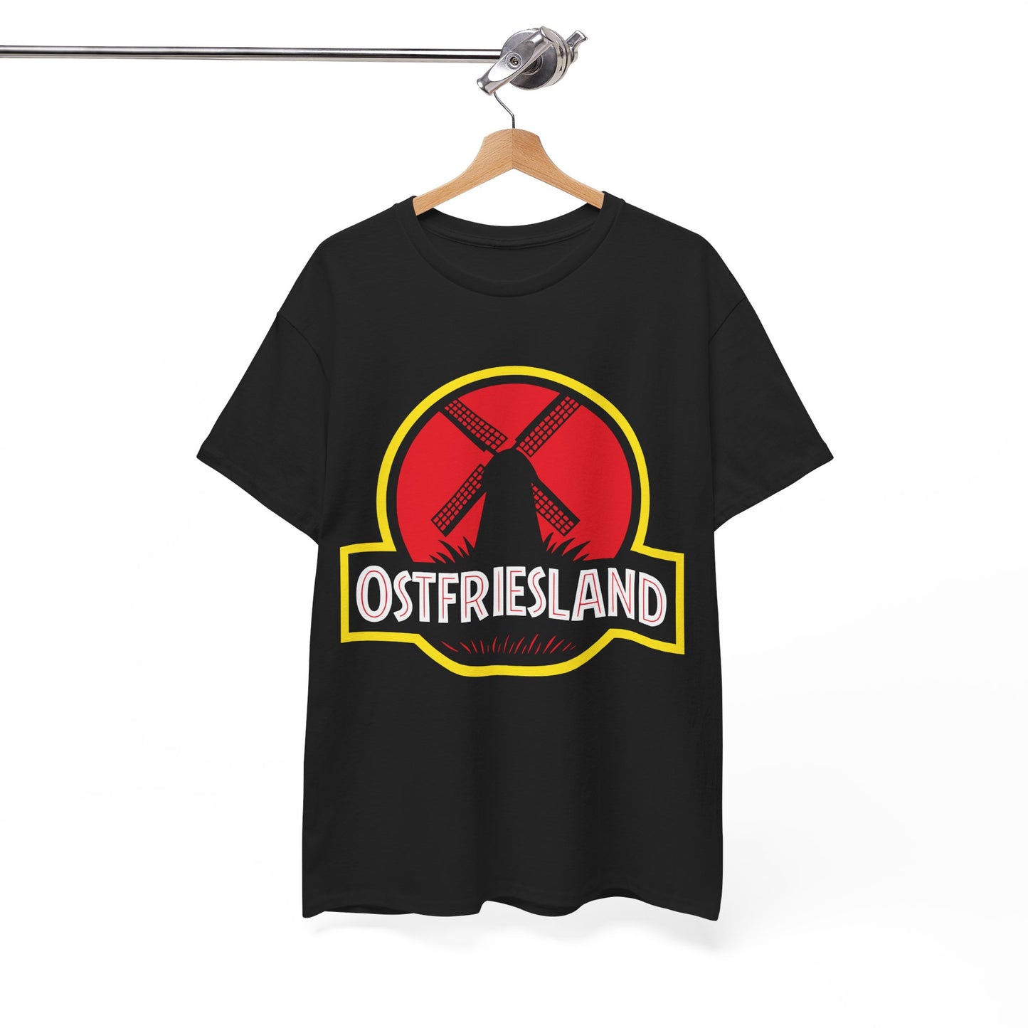 Ostfriesland T-Shirt – Jurassic Style Leuchtturm Design – Unisex Shirt in Schwarz