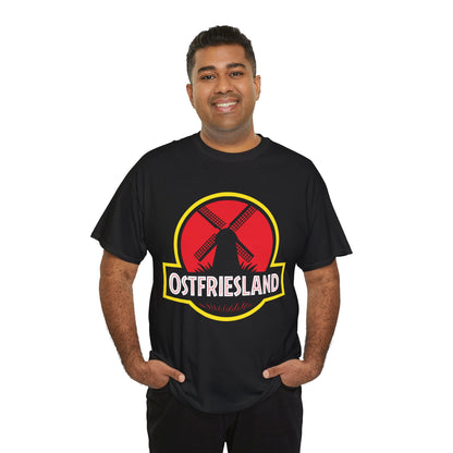 Ostfriesland T-Shirt – Jurassic Style Leuchtturm Design – Unisex Shirt in Schwarz