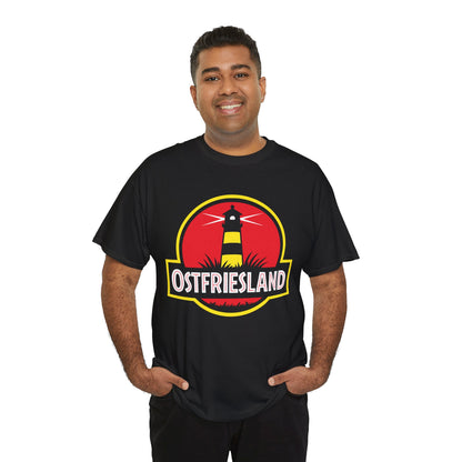 Ostfriesland T-Shirt – Jurassic Style Leuchtturm Design – Unisex Shirt in Schwarz