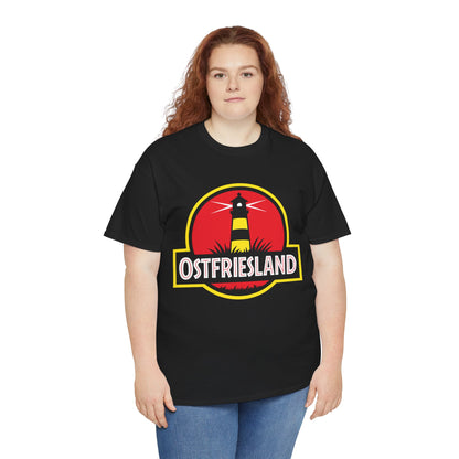 Ostfriesland T-Shirt – Jurassic Style Leuchtturm Design – Unisex Shirt in Schwarz